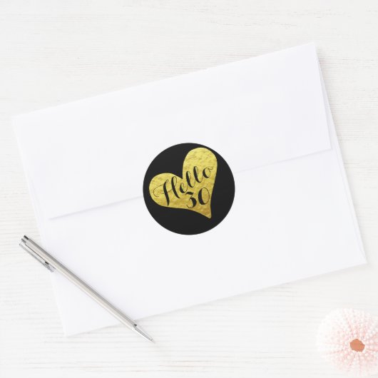 30歳の誕生日こんにちは30ブラックとフェイク金ゴールドハート ラウンドシール (封筒)