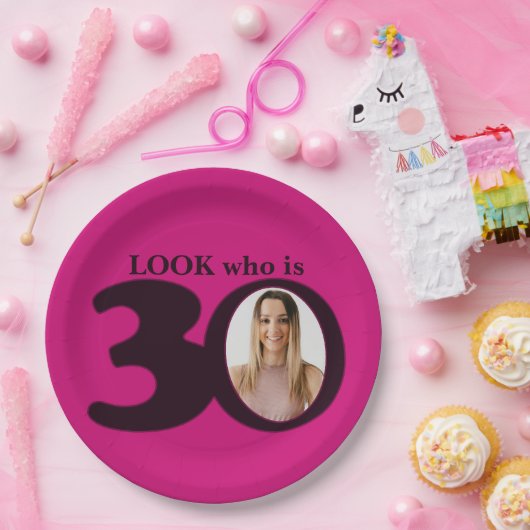 30歳の誕生日の写真はダークピンクの紙プレート ペーパープレート (パーティー)