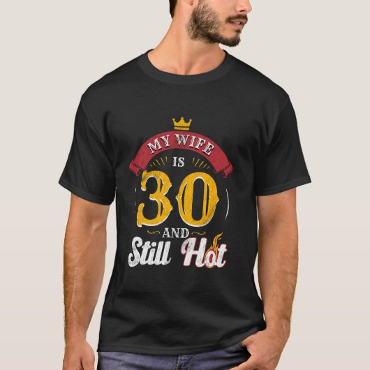 30歳の誕生日の妻はまだ30歳 Tシャツ (正面)
