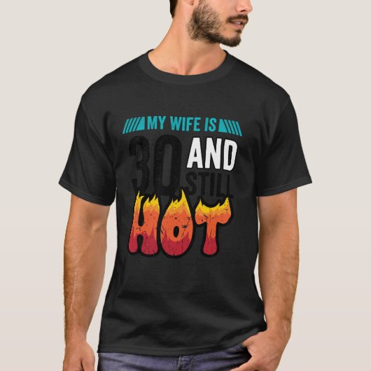 30歳の誕生日の妻はまだ30歳 Tシャツ (正面)