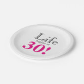 30歳の誕生日の節目のエイジングホットピンクのレトロ ペーパープレート (アングル)