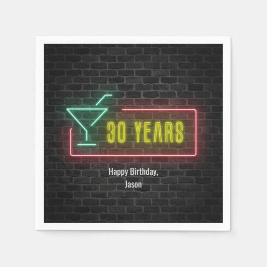30歳の誕生日ネオンサインがレンガの壁に スタンダードカクテルナプキン (正面)