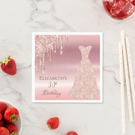 30歳の誕生日バラ金ゴールドドレスグリッタードリップグラス スタンダードカクテルナプキン (インサイチュ)