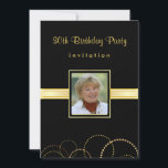 30歳の誕生日パーティの招待状 – 写真（オプション） 招待状<br><div class="desc">黒と金ゴールドエレガントの30回目の誕生日ディナーパーティの招待状（写真を含む/含まない） – 背景色、年、または特別な機会を変更します。名前、日付、詳細を追加して、独自のパーティの招待状を作成しユニークまパーソナライズされたす。 **注： 5 x 7の招待カード用にサイズを設定 – その他のサイズやスタイルはギャラリーで利用できます。</div>