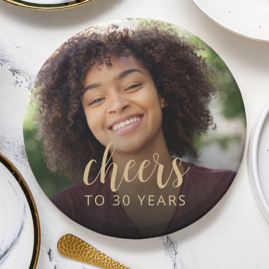 30歳の誕生日パーティーの写真で乾杯 ペーパープレート