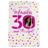 30歳の誕生日ピンクの黄色の紙吹雪写真のお願い ミディアムペーパーバッグ (裏面)