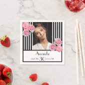 30歳の誕生日ブラックストライプフローラ写真 スタンダードカクテルナプキン (インサイチュ)