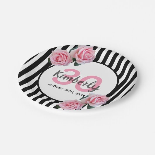 30歳の誕生日ブラックストライプ花模様ピンクの名前 ペーパープレート (アングル)