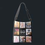 30歳の誕生日ブラックフォトコラージュ クロスボディバッグ<br><div class="desc">女性ユニークの30歳の誕生日のための贈り物祝、あなたの写真、写真の8のコラージュで彼女の人生。パーソナライズして彼女の名前、年齢30と日付を追加。シックな黒の背景。グレーと白の文字と数字名前は手書文字のスタイルスモダンクリプト付き。</div>