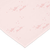 30歳の誕生日赤面ピンクこんにちは30歳 ショートテーブルランナー (コーナー)