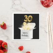 30歳の誕生日金ゴールドバルーンを白い箱に スタンダードカクテルナプキン (インサイチュ)