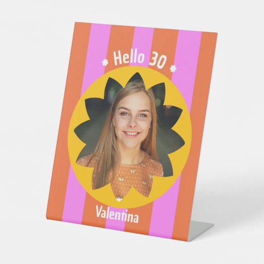 30歳の誕生日 カラフルな写真 ピンク イエロー おしゃれ 台座サイン (正面)