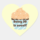 30歳はTシャツとギフトが大好き ハートシール (正面)