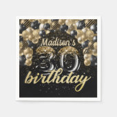 30歳パーソナライズされた誕生日ブラック金ゴールドバルーン スタンダードカクテルナプキン (正面)