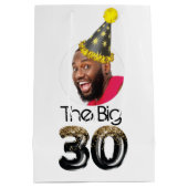 30歳モダンの誕生日の写真パーソナライズされた ミディアムペーパーバッグ (裏面)