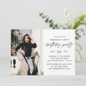 30歳モダンの誕生日パーティーフォトスクリプトタイポグラフィ 招待状 (スタンド正面)
