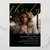 30歳モダンの黒写真30歳の誕生日の招待状 箔シーズンカード (正面)