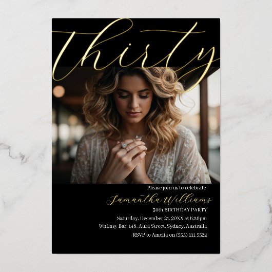 30歳モダンの黒写真30歳の誕生日の招待状 箔シーズンカード (正面)