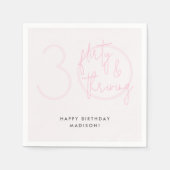 30歳気のあるそぶりをしたピンクモダン30歳の誕生日 スタンダードカクテルナプキン (正面)