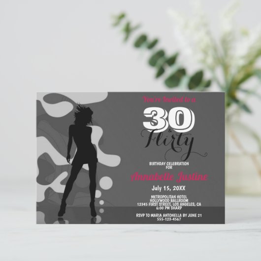 30歳気のあるそぶりをした30歳モダン誕生日ホットピンクスタイリッシュ 招待状 (スタンド正面)