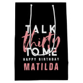 30私ピンクモダンのタイポグラフィのガーリー誕生日 ミディアムペーパーバッグ (裏面)