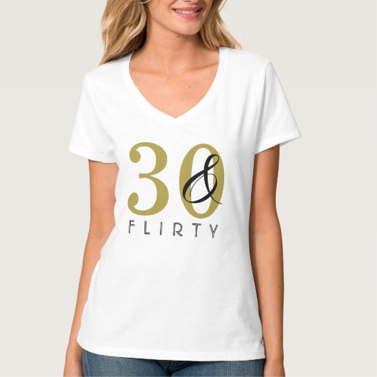 30 & 30歳気のあるそぶりをした誕生日金ゴールドブラック Tシャツ (正面)