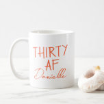 30 AF 30歳の誕生日おもしろいパーソナライズされた コーヒーマグカップ<br><div class="desc">30祝インに回すはっきりしたる、カフェイン入りのスタイルこのサッシー"THIRTY AF"パーソナライズされたマグカップ！シックなオレンジ色の台本に名前をカスタムするの上の象徴的なフレーズを取り入れ鮮やかて、このマグカップは友達や姉妹、同僚や自分の最高のための完璧な30歳のバースデーギフトを作ります。朝のコーヒー、オフィスの笑い、インスタグラマブルのブランチなど、このカップは誕生日のエネルギー専攻のをもたらす。お客様独身のの好みに合わせて選ぶか両面で選ぶか、どちらにしても全ての飲み物で楽しめる。</div>