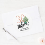 30 & Thriving – 多肉食とカブトムシ誕生日 ラウンドシール (封筒)