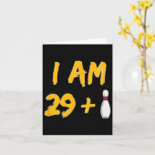 30th誕生日ボーリングシャツボウリングをする人、 クリケットの投手ギフトパーティー カード (黄色い花)