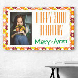 30th Birthdayグラフィック花写真 横断幕<br><div class="desc">30飾歳の誕生日グラフィック花写真バナー付きのパーティー。彼女の写真、名前、年齢でパーソナライズ。華やかな紅葉に鮮やかはモダン、ピンク、イエロー、オレンジ、赤の花々が咲く文字が特徴の明るいフローラバナー。</div>