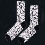 30th Birthdayブラック/ホワイト乱数パターン ソックス<br><div class="desc">マイルストン番号30：この乱数パターンは、あなたの30歳の誕生日のためのおもしろいギフトアイディアである。このユニークデザインは、白い背景の上に繰り返し散在する黒いマイルストーン数30である。衣服するには30歳である必要はない；彼らは30歳の彼らのゴールに達している誰にでも適してい祝る。</div>