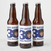 30th Birthday名前をカスタムするネイビー青い写真 ビールラベル (ボトル)