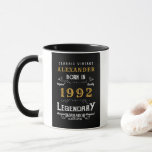 30th Birthday 1992名前を追加ヴィンテージブラック金ゴールド マグカップ<br><div class="desc">そのパーソナライズされたクラシックの誕生祝いマグデザイン。このヴィンテージレトロスタイルブラック、ホワイト、金ゴールドデザインに名前を追加しカスタムて、誕生日プレゼント。名前と年を提供されたテンプレートで簡単に編集。素晴らしいカスタム誕生日プレゼント。そのパーティーお祝いのためのより多くのギフトとパーティー供給は、ストアの"伝説的な"デザインで利用可能。</div>