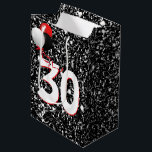 30th Birthday Balloons on Blackグリッター ミディアムペーパーバッグ<br><div class="desc">30歳の誕生日の黒いグリッターの背景に赤、白、黒の風船。</div>