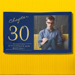 30th Birthday Blue金ゴールド写真 横断幕<br><div class="desc">お祝前のスタイルの誕生日を愛し、青と金ゴールドの誕生日のバナーは写真を特集してお気に入りのいる。このカスタマイズ可能なバ高品質ナーが、あらゆる誕生祝いを高め、誕生日の輝きのために永続的な印象を作成する方法を発見する。</div>