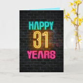31歳の誕生日にレンガに設置されたネオンサイン カード (黄色い花)
