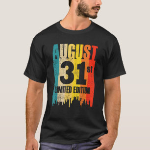 31限定版威厳がある月8日31日レトロV Tシャツ