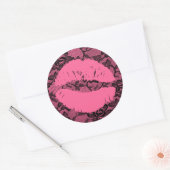 311ああキスだ！ピンクの唇にピンクのレース ラウンドシール (封筒)