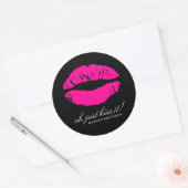 311 – ああキスだ！ホットピンク |黒 ラウンドシール (封筒)