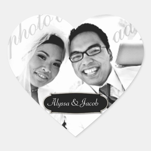 311 – カスタマイズ可能なハートフォトシール(名前プレート付き) ハートシール (正面)