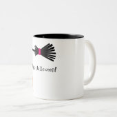 31.ほうきのハロウィーンマグの上に置かれたフクロウのさかさま ツートーンマグカップ (正面右)