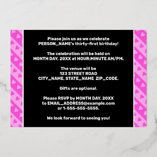 31th Birthday Party —おもしろいピンクのハートとストライプ 箔招待状 (裏面)