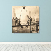 32階での鉄骨工の昼食 キャンバスプリント (インサイチュ (ウッドフロア))