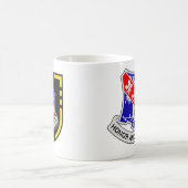 327th歩兵連隊-第6大隊の抜け目がないマグ コーヒーマグカップ (中央)