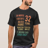 32 Years Married Funny 32nd Wedding Anniversary Tシャツ (正面)