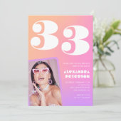 33歳の誕生日招待状 レトロなピンクの写真 招待状 (スタンド正面)