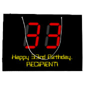 33誕生日：レッドデジタルクロックスタイル「33」 +名前 ラージペーパーバッグ (裏面)