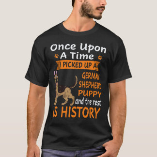 33 かつてジャーマンシェパードを拾った  Tシャツ