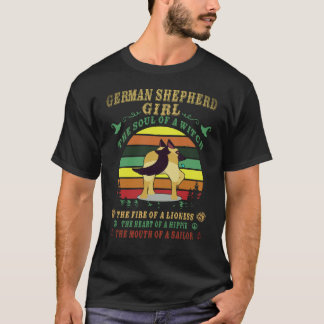 33 ジャーマンシェパード ガール 魔法使いの魂 Tシャツ