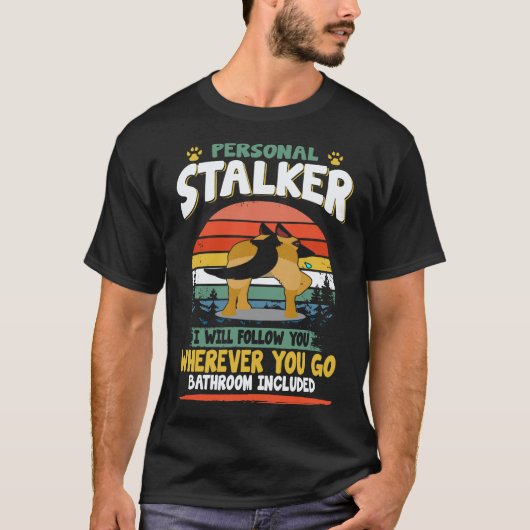 33 人間のストーカーどこへ行ってもついて回ります Tシャツ (正面)